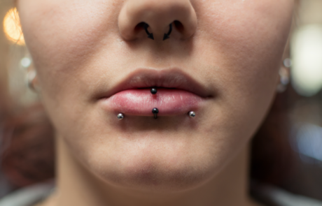 Screen-Shot-2017-01-28-at-18.26.25-1 lip piercing