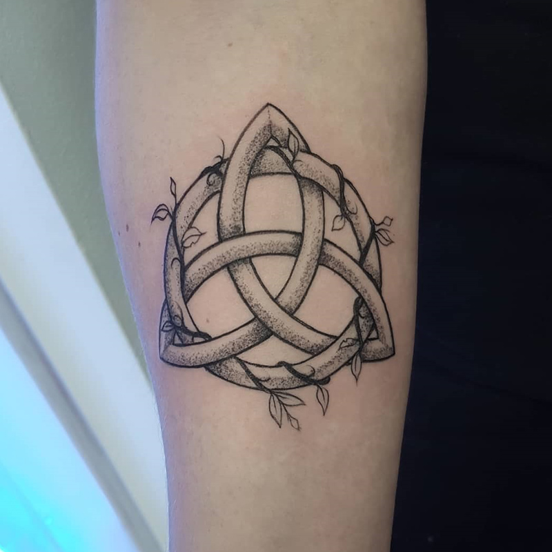 Large black traditional anchor tattoo on girl's thigh